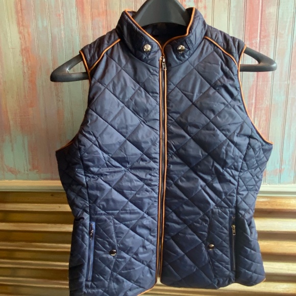 Miss Moly Quilted Vest - Picture 5 of 7